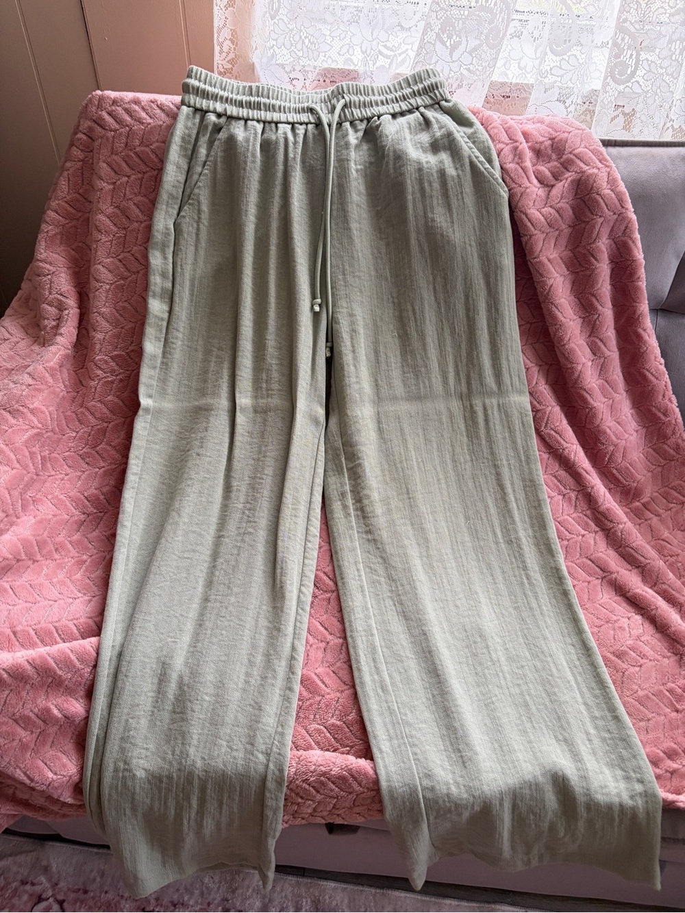 Comfort-Fit Women’s Halara Drawstring Pants — Light Sage Green